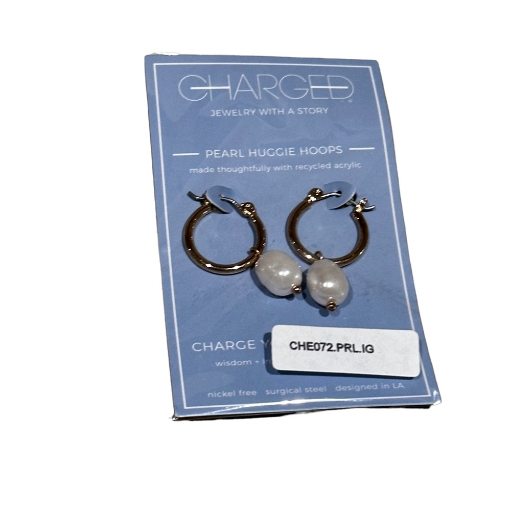 NWT REMOVABLE PEARL  HUGGIE EARRINGS